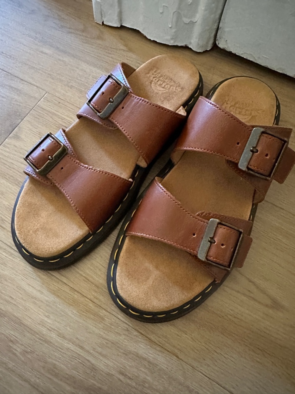 Dr. Marten’s Josef Sandal Brown Leather Unisex - Picture 4 of 7